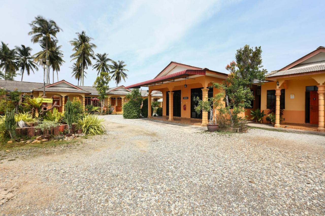 OYO 89887 Chalet Yunie Marang Extérieur photo
