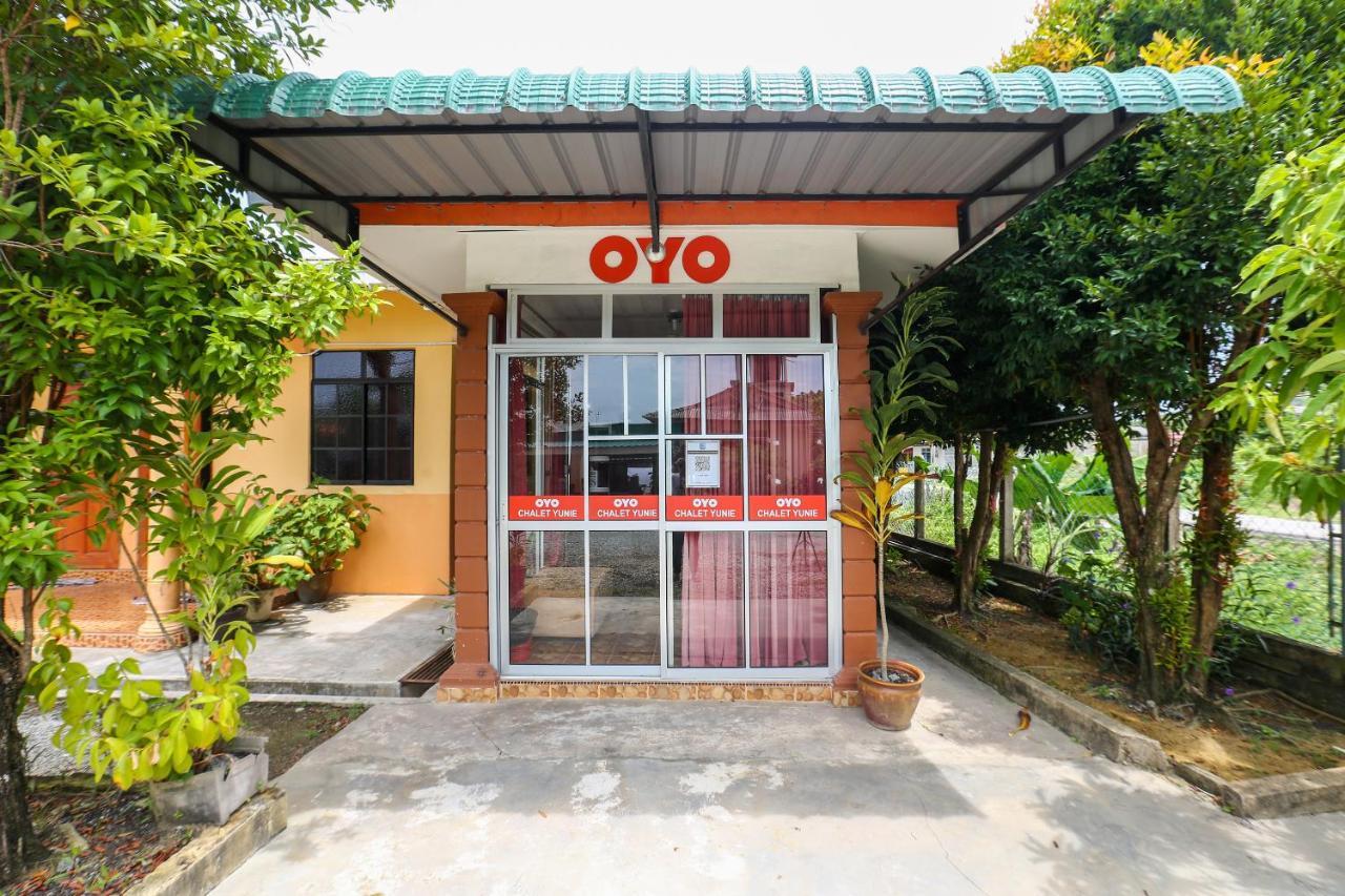 OYO 89887 Chalet Yunie Marang Extérieur photo