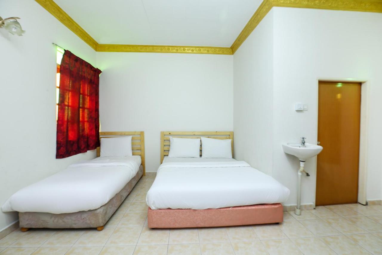 OYO 89887 Chalet Yunie Marang Extérieur photo