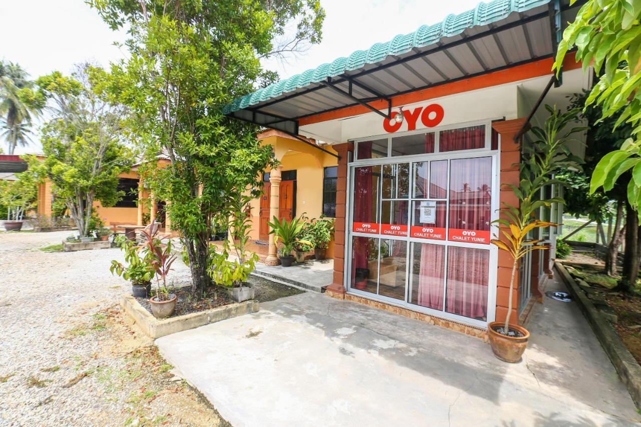 OYO 89887 Chalet Yunie Marang Extérieur photo