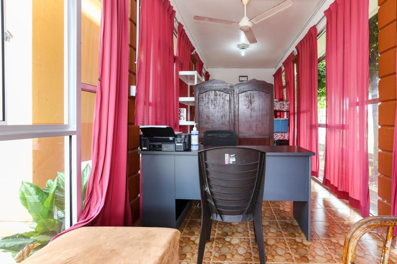 OYO 89887 Chalet Yunie Marang Extérieur photo