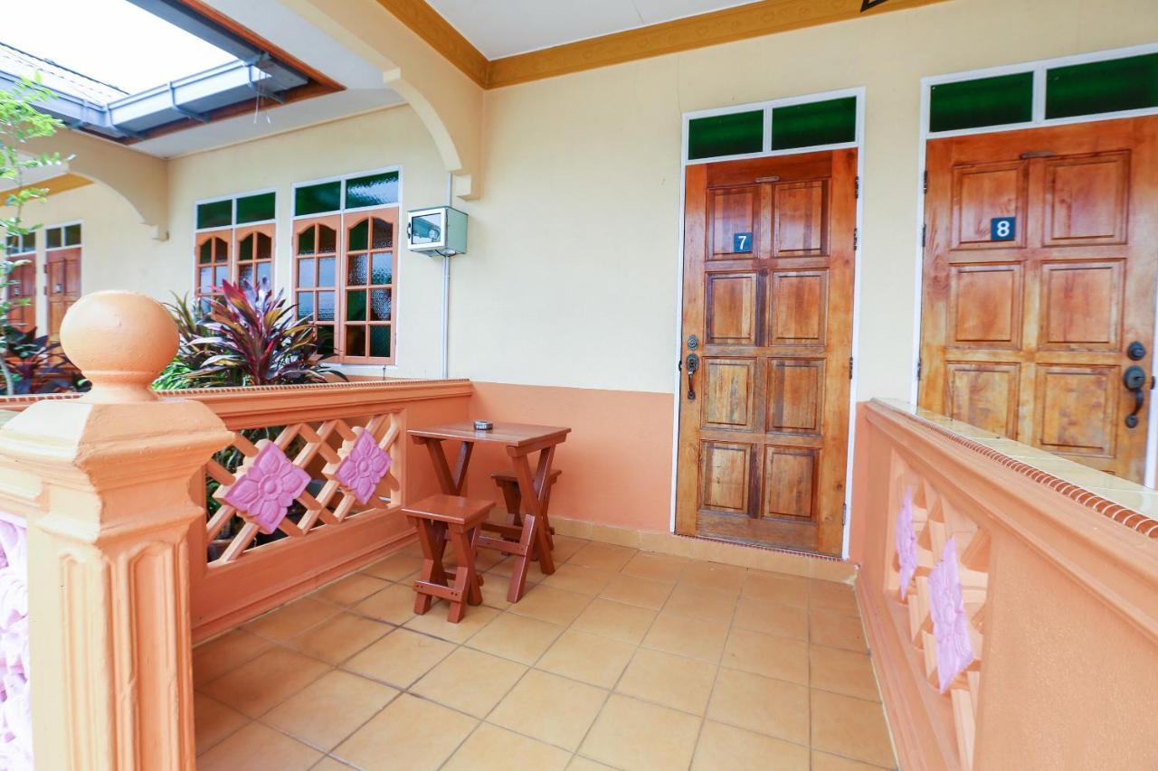 OYO 89887 Chalet Yunie Marang Extérieur photo