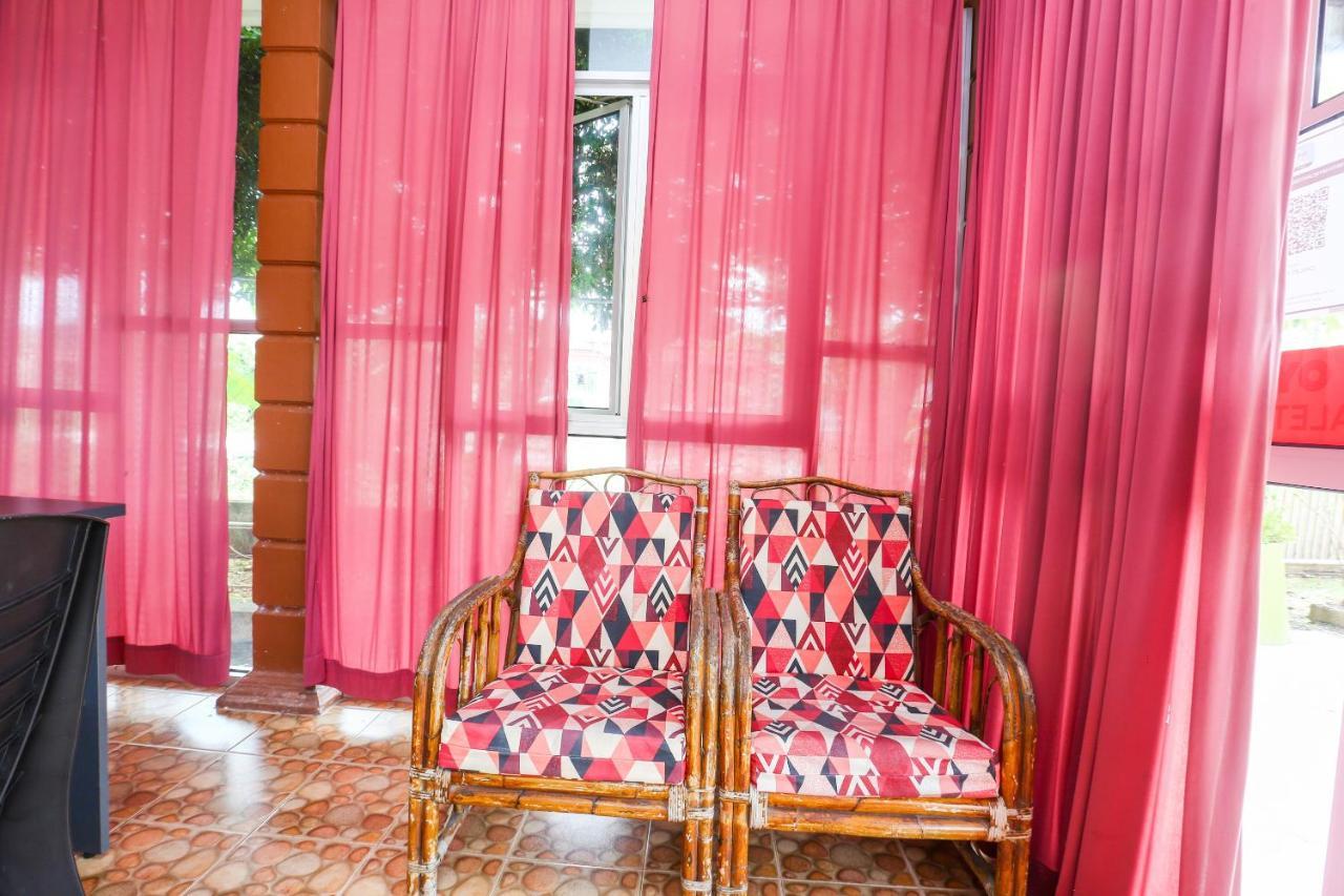OYO 89887 Chalet Yunie Marang Extérieur photo