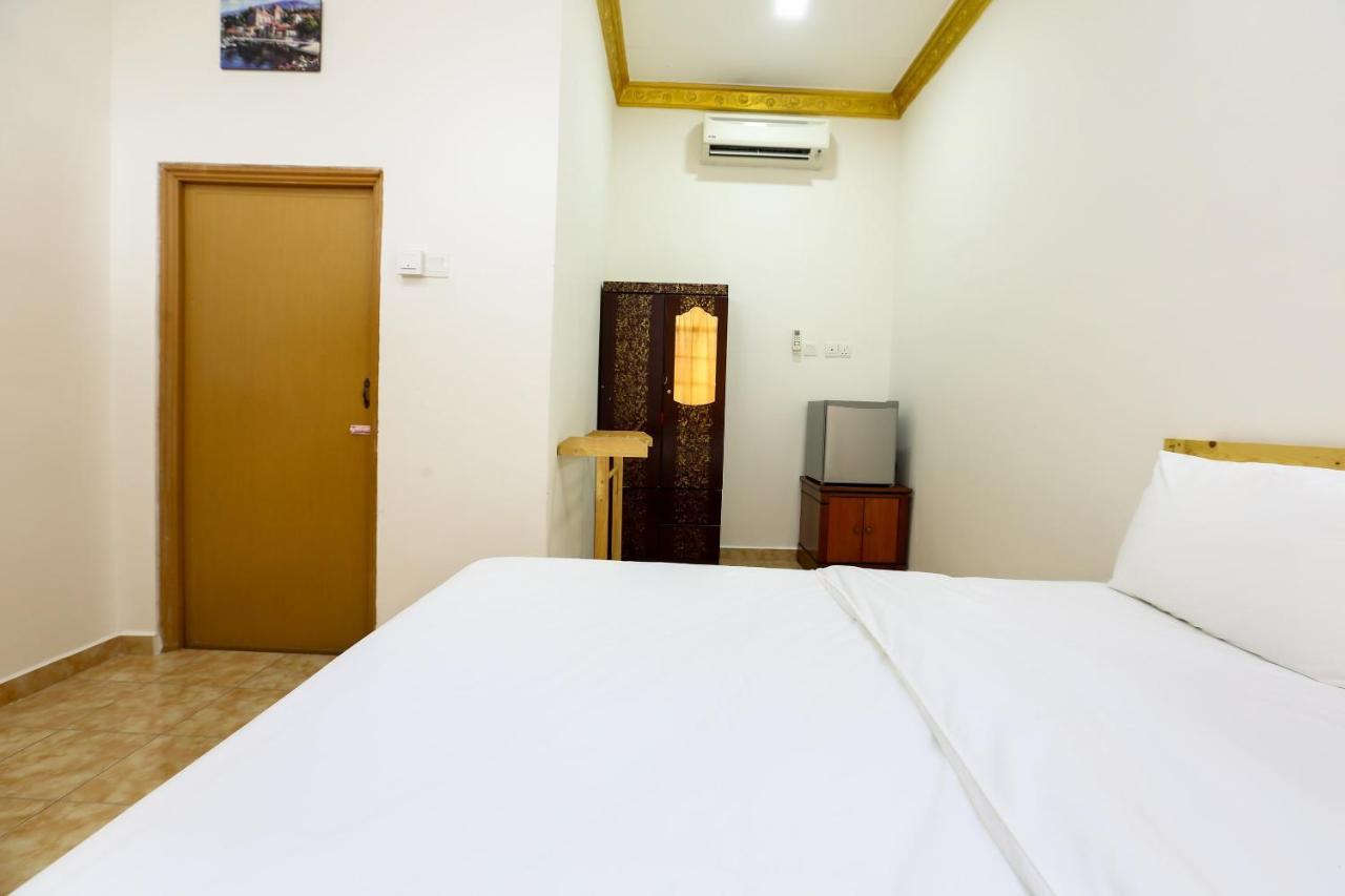 OYO 89887 Chalet Yunie Marang Extérieur photo