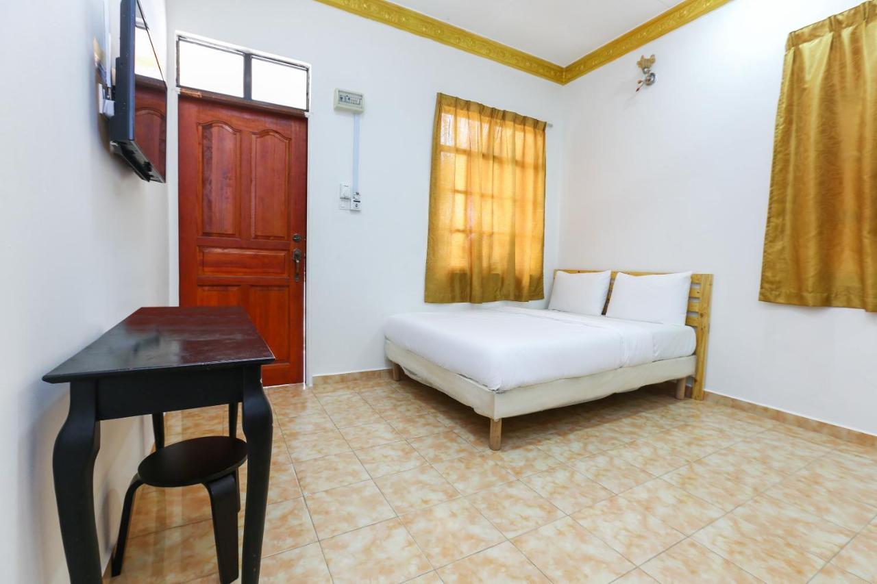 OYO 89887 Chalet Yunie Marang Extérieur photo