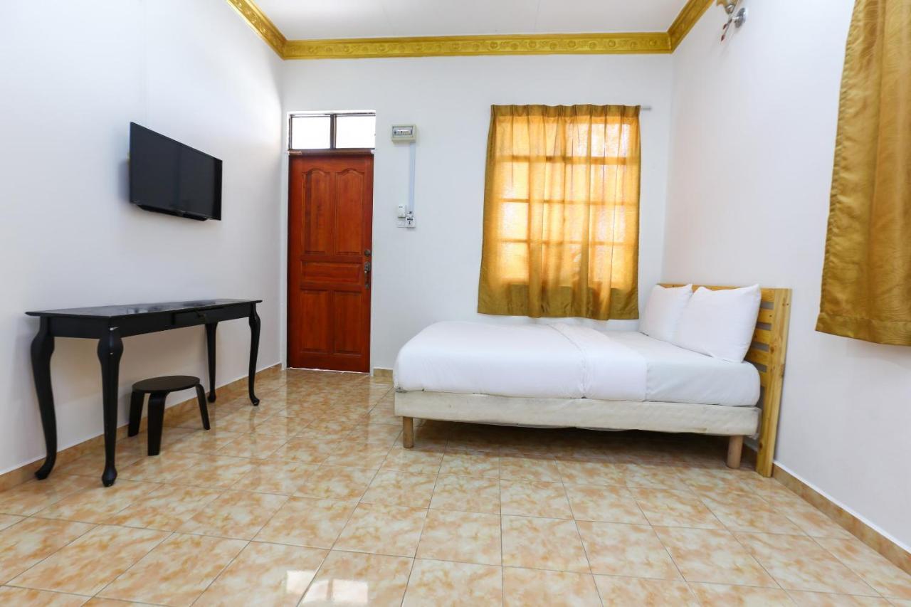 OYO 89887 Chalet Yunie Marang Extérieur photo
